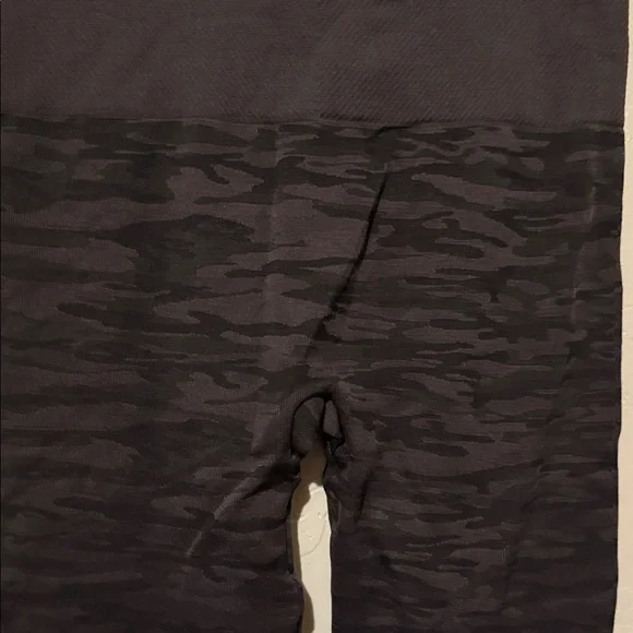 Assets By Spanx Black and Gray Camouflage Leggings Medium - Picture 7 of 10